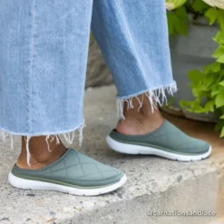 Vera Bradley VB Cloud 2-Mile Mule -Fashion Bag Store GUEST 1b8ca5f2 57b2 4c21 806e f40f17659076